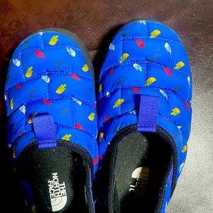 North face boy shoes Size 3